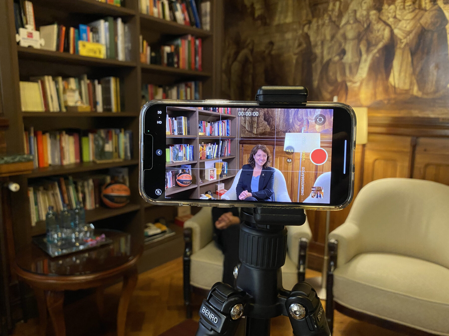 La MH Anna Erra durant la gravació de la ponència de Buisi Tools al Congrés de Govern Digital
